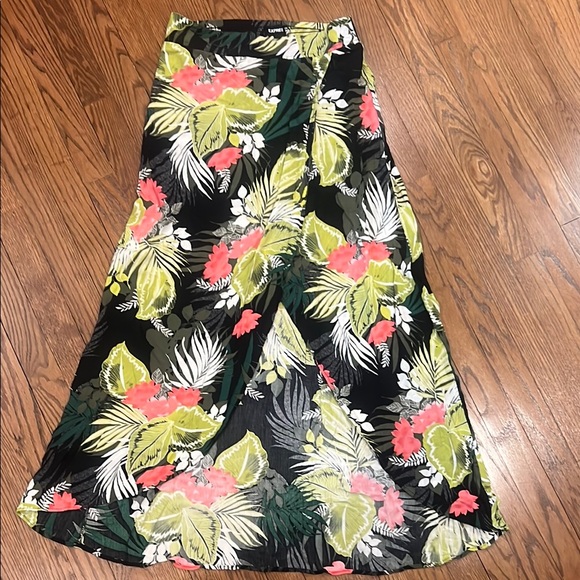 Express Floral Black and Green Women's Skirt - Picture 1 of 1